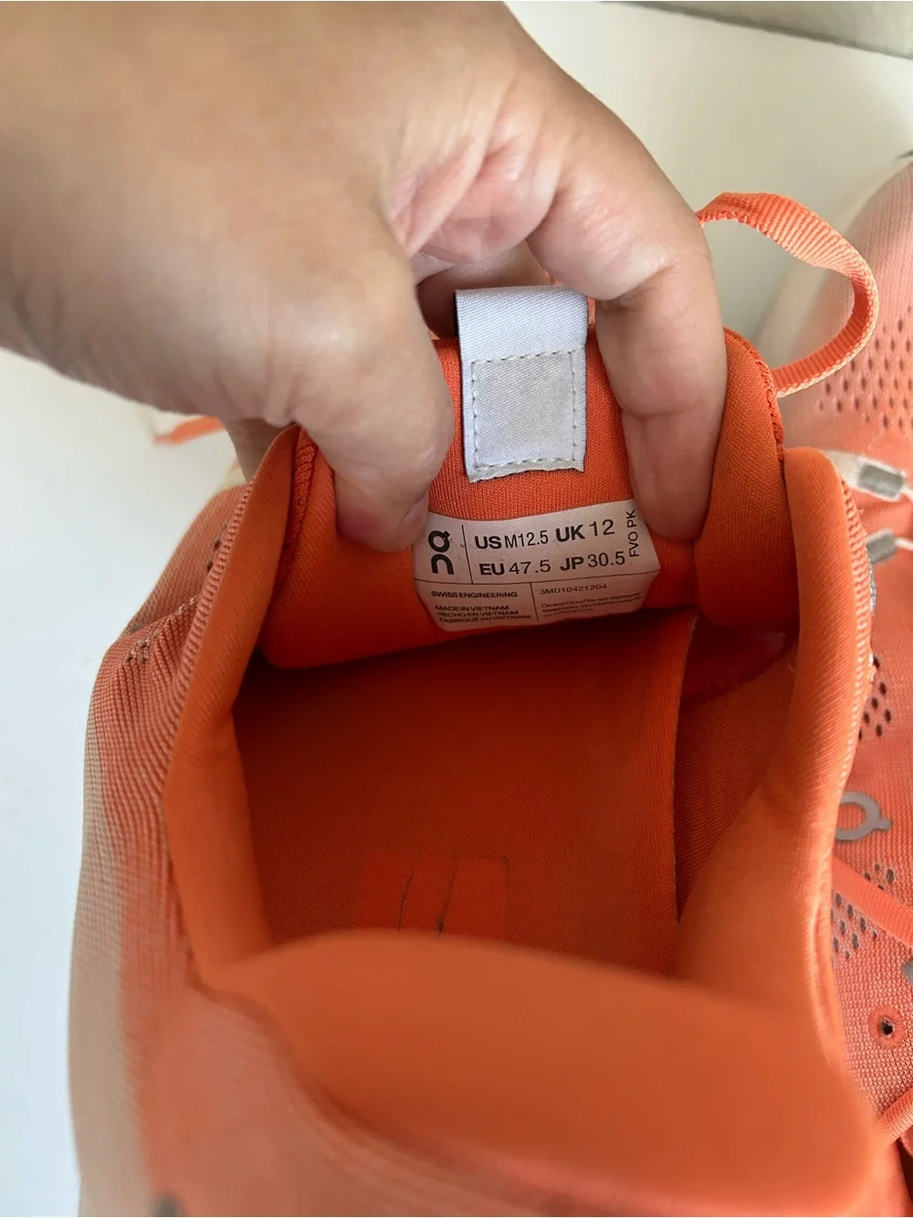 On Cloud Men’s Running Shoes Size 12.5 Coral Peach Sneakers